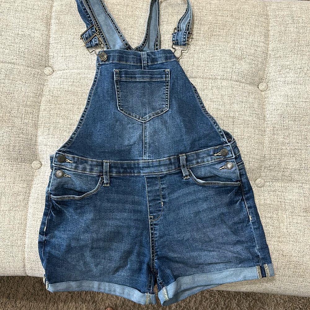 Girls size 16 Overall Jean shorts